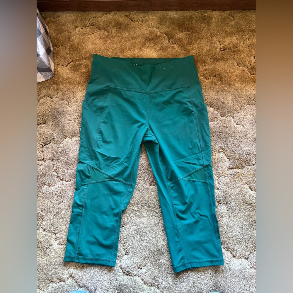 Xersion Teal Quick-Dri Capri Leggings